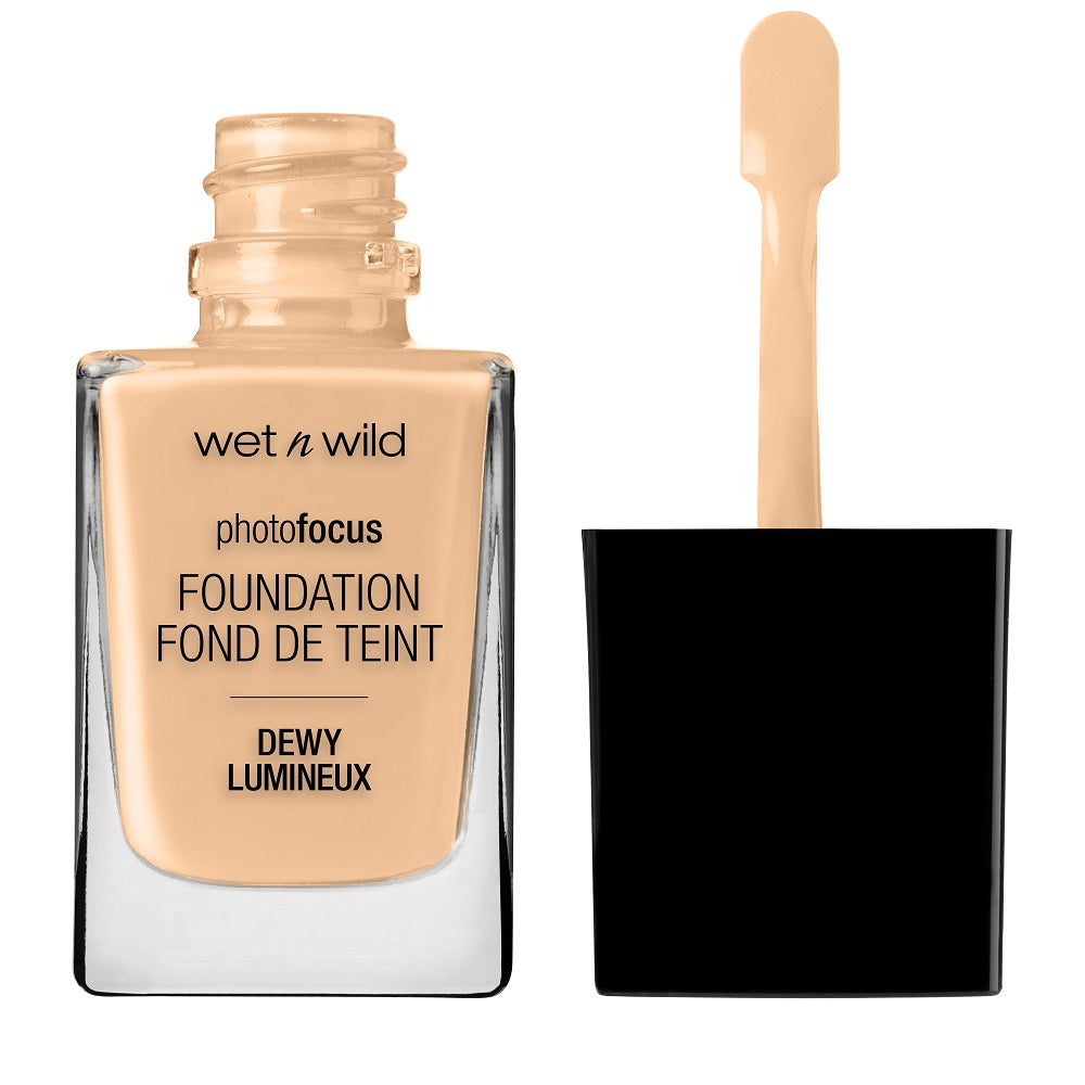 Wet n Wild Photo Focus Dewy Foundation meikkivoide 28 ml - Soft Beige