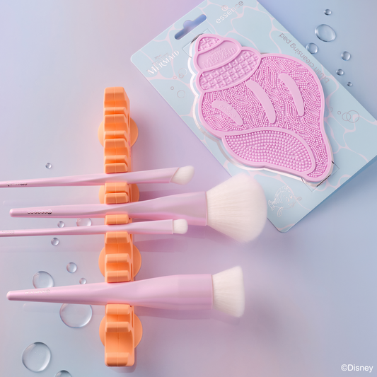 essence Disney THE LITTLE MERMAID make-up brush holder Treasure Keeper meikkisiveltimien pidike silikoninen