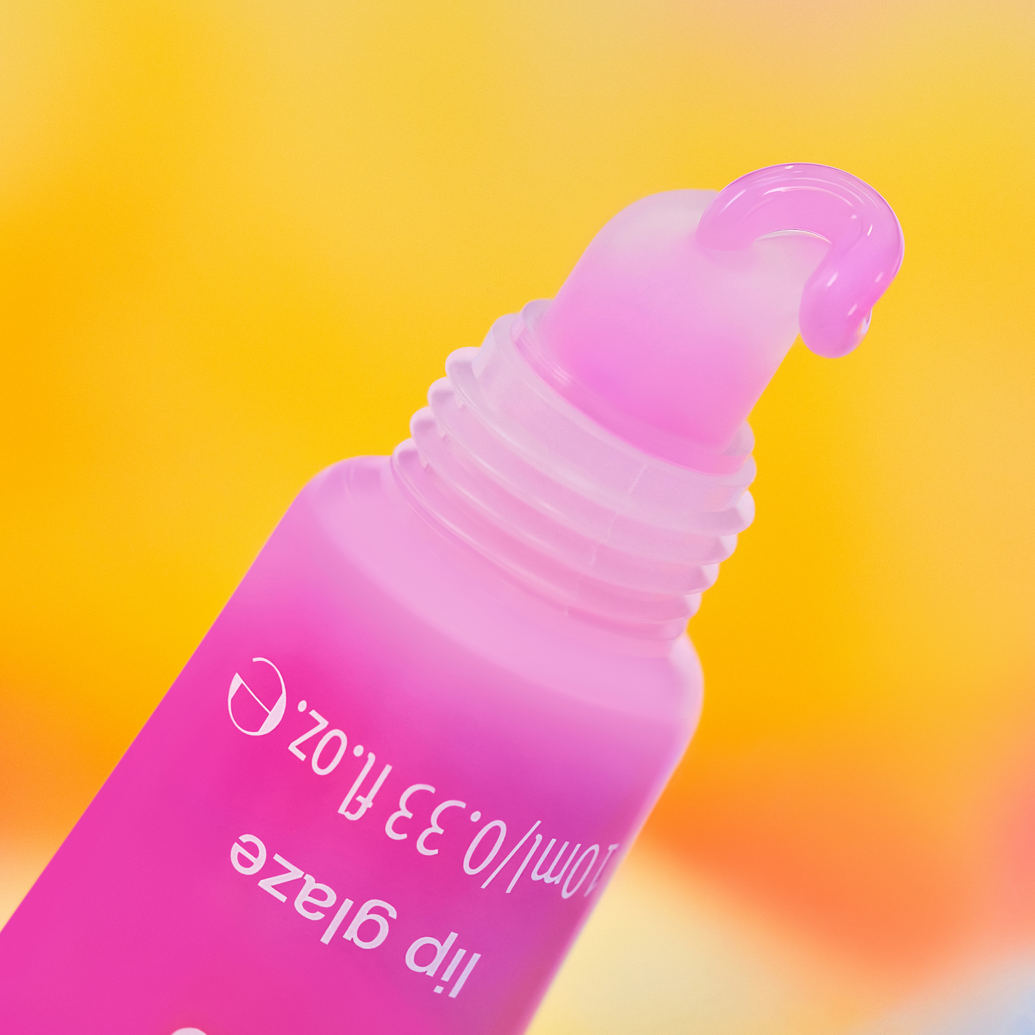 essence WHAT THE FLUFF?! Cloudy Kiss huulikiilto applikaattori ja kiiltävä vaaleanpunainen koostumus
