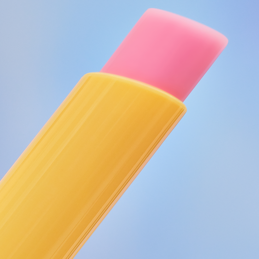 essence WHAT THE FLUFF?! lip scrub Sugar Dreams huultenkuorinta pakkaus vaaleanpunainen sokerikuorinta